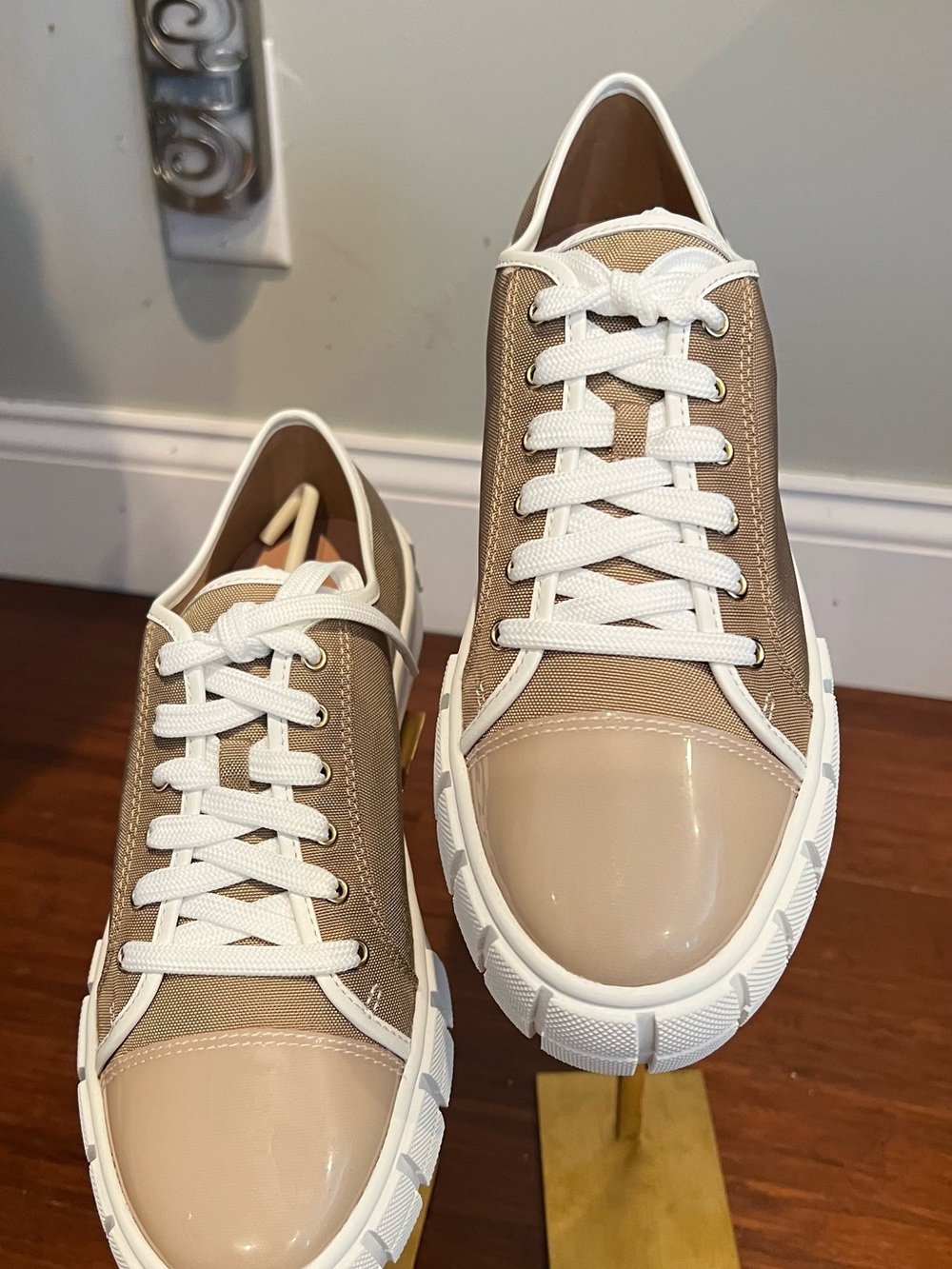 Paolo Beige and White Low-Top Women's Sneakers